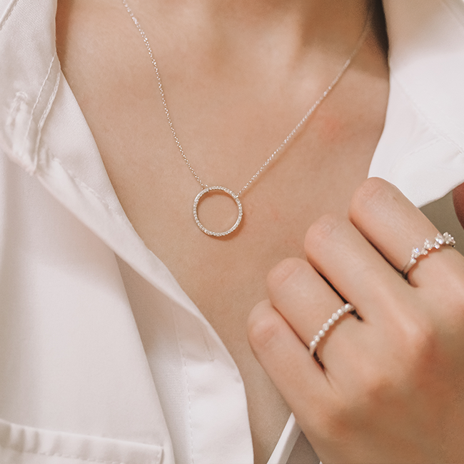 Halo chain diamond necklace